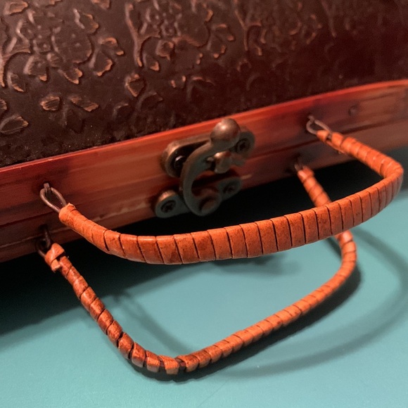 Vintage wooden box purse - Picture 6 of 9